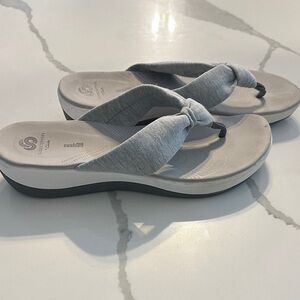 Clarks Women's Light Gray Sandals